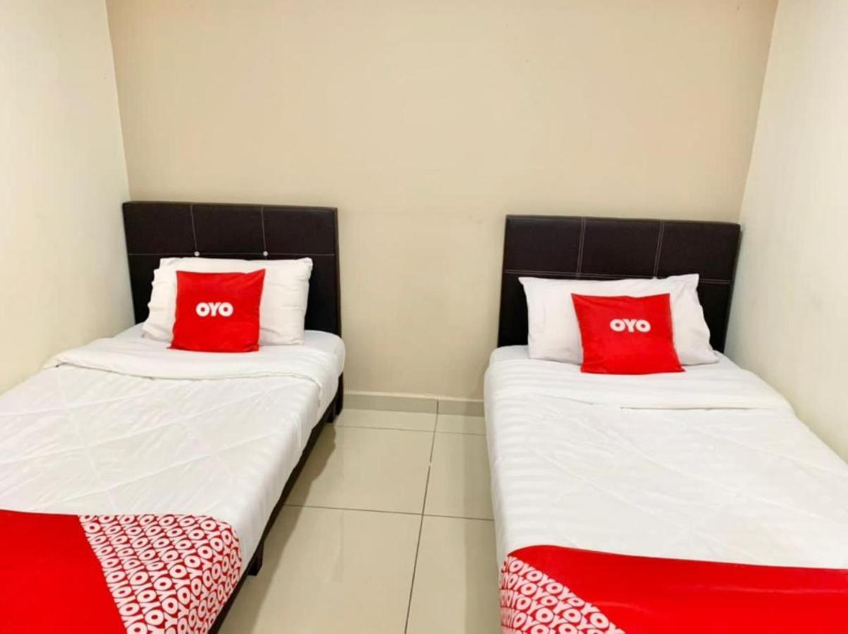 Oyo 89902 Semerah Suites Homestay Pontian Pontian Kecil Exterior photo