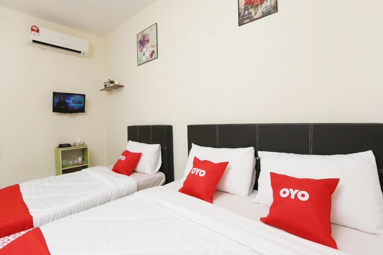 Oyo 89902 Semerah Suites Homestay Pontian Pontian Kecil Exterior photo