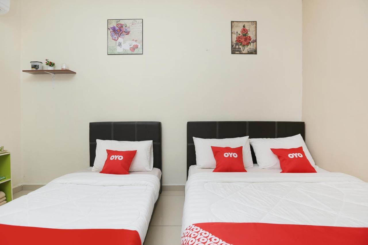 Oyo 89902 Semerah Suites Homestay Pontian Pontian Kecil Exterior photo