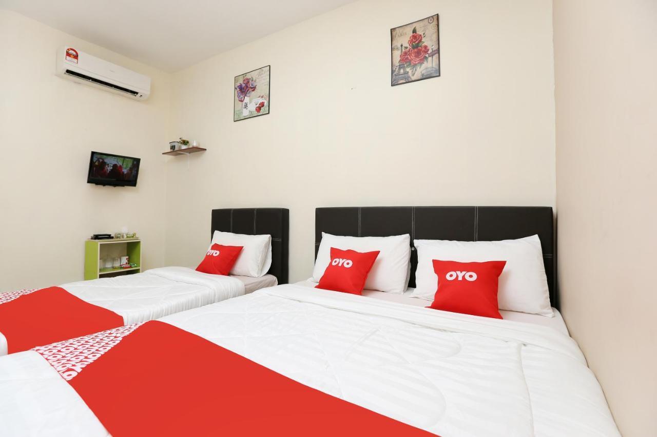 Oyo 89902 Semerah Suites Homestay Pontian Pontian Kecil Exterior photo